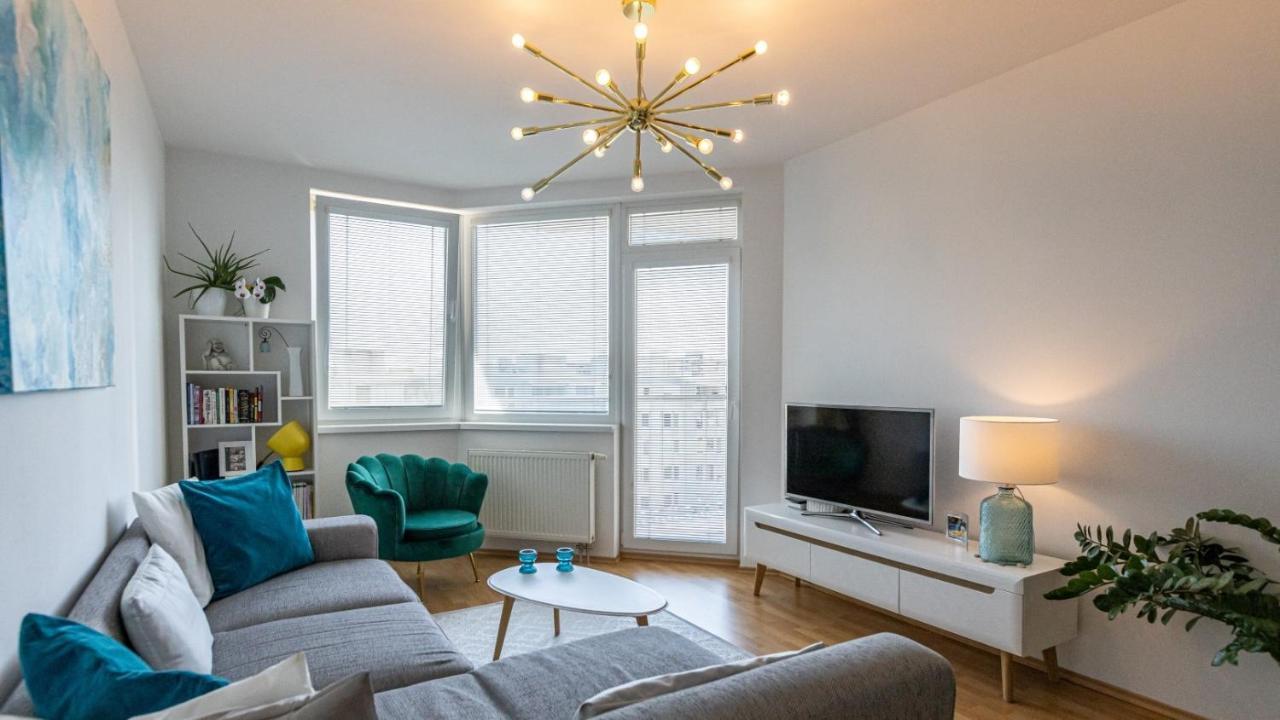 2 Room Apartment With Terrace, New Building, Jegeho Bratislava Luaran gambar