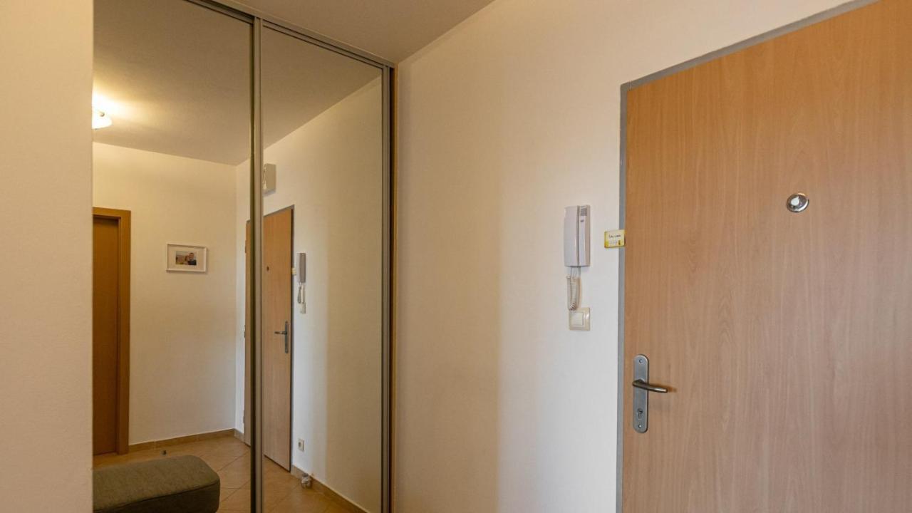 2 Room Apartment With Terrace, New Building, Jegeho Bratislava Luaran gambar