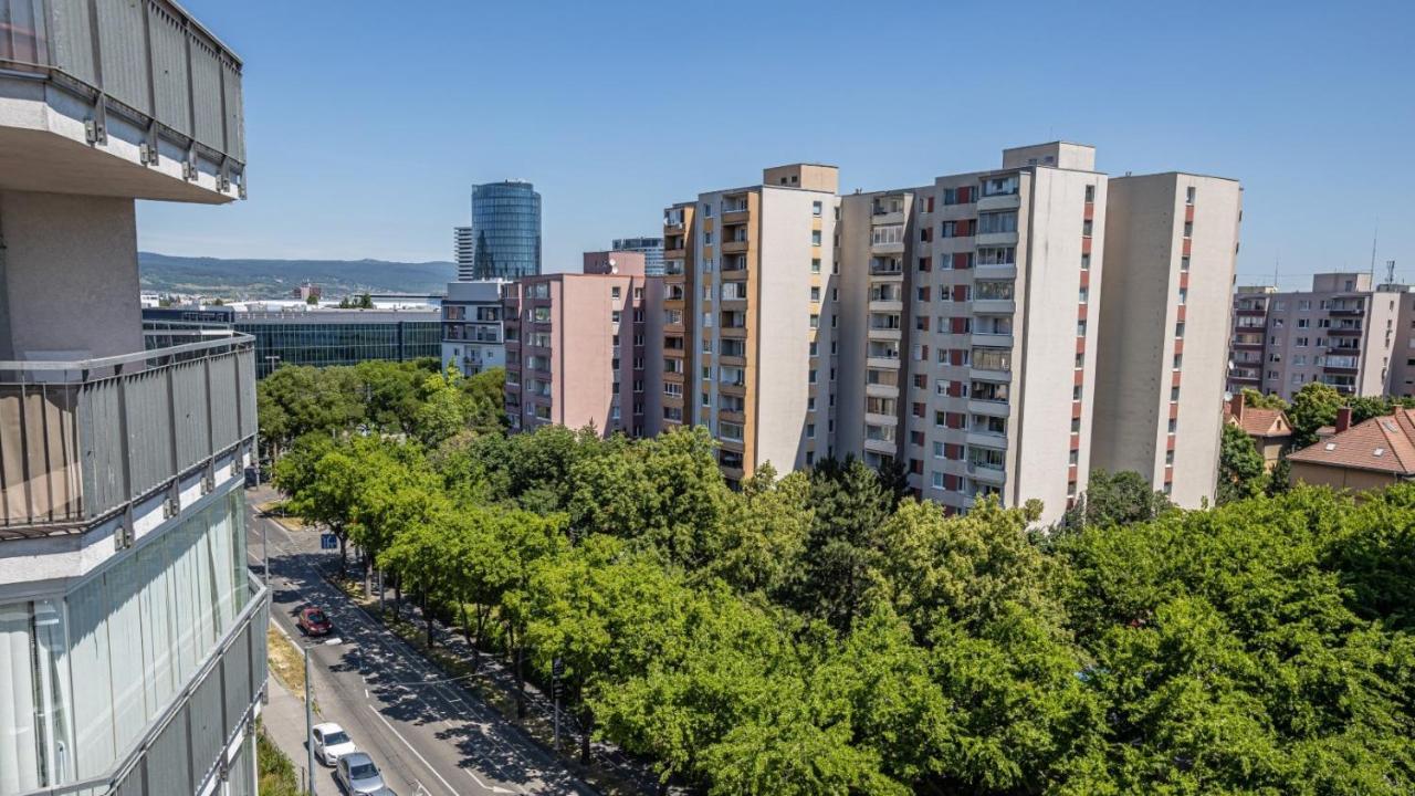 2 Room Apartment With Terrace, New Building, Jegeho Bratislava Luaran gambar