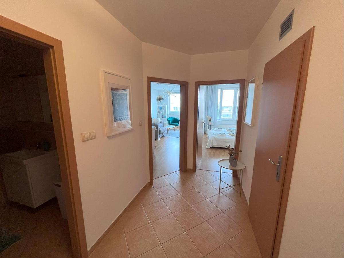 2 Room Apartment With Terrace, New Building, Jegeho Bratislava Luaran gambar
