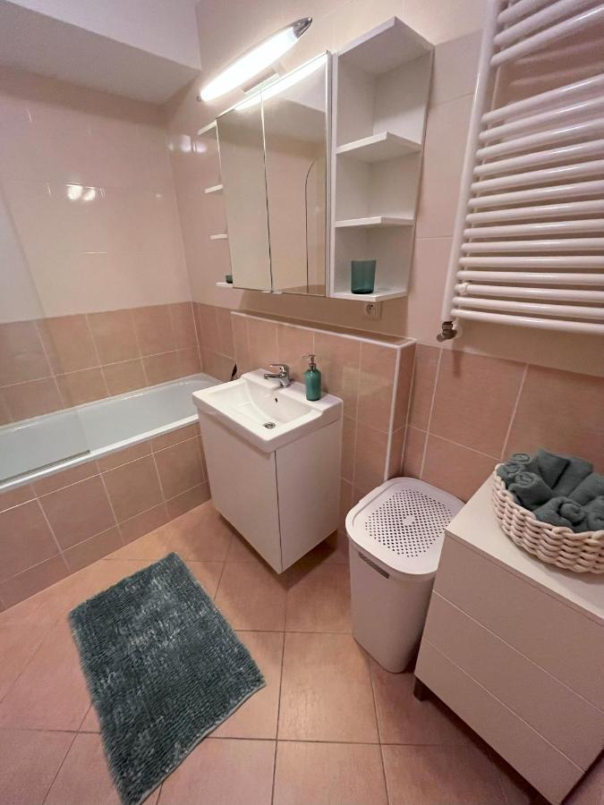 2 Room Apartment With Terrace, New Building, Jegeho Bratislava Luaran gambar