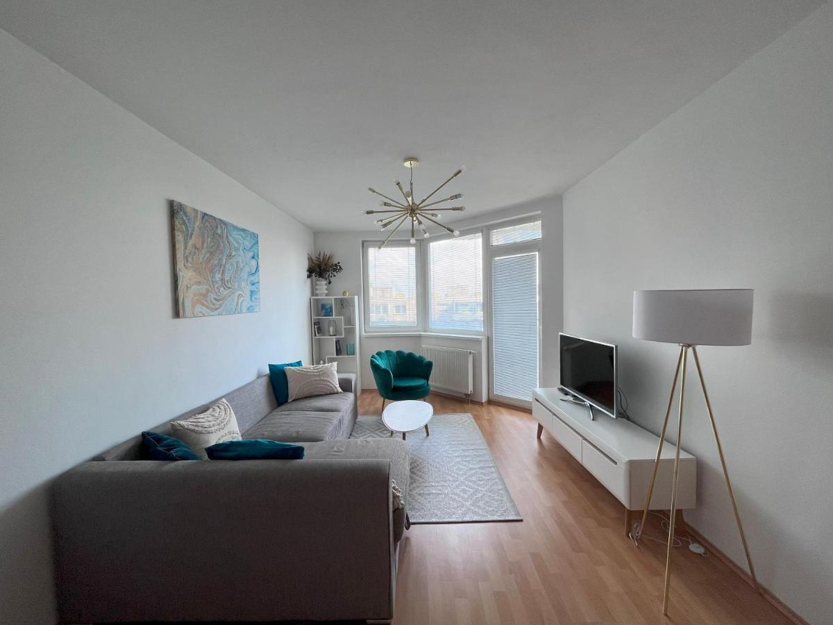 2 Room Apartment With Terrace, New Building, Jegeho Bratislava Luaran gambar