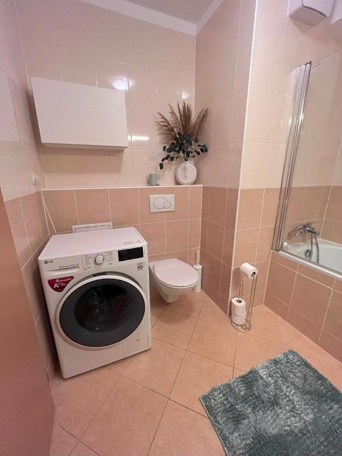 2 Room Apartment With Terrace, New Building, Jegeho Bratislava Luaran gambar