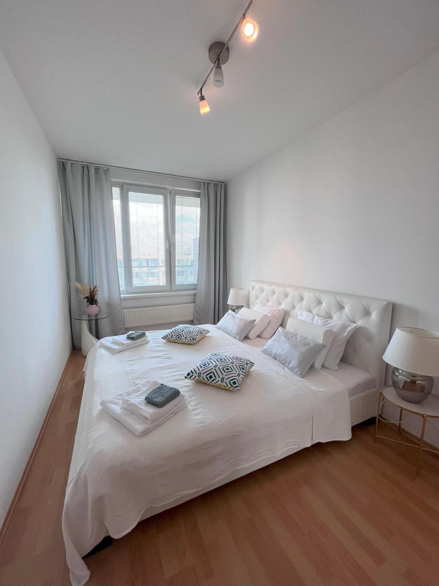 2 Room Apartment With Terrace, New Building, Jegeho Bratislava Luaran gambar