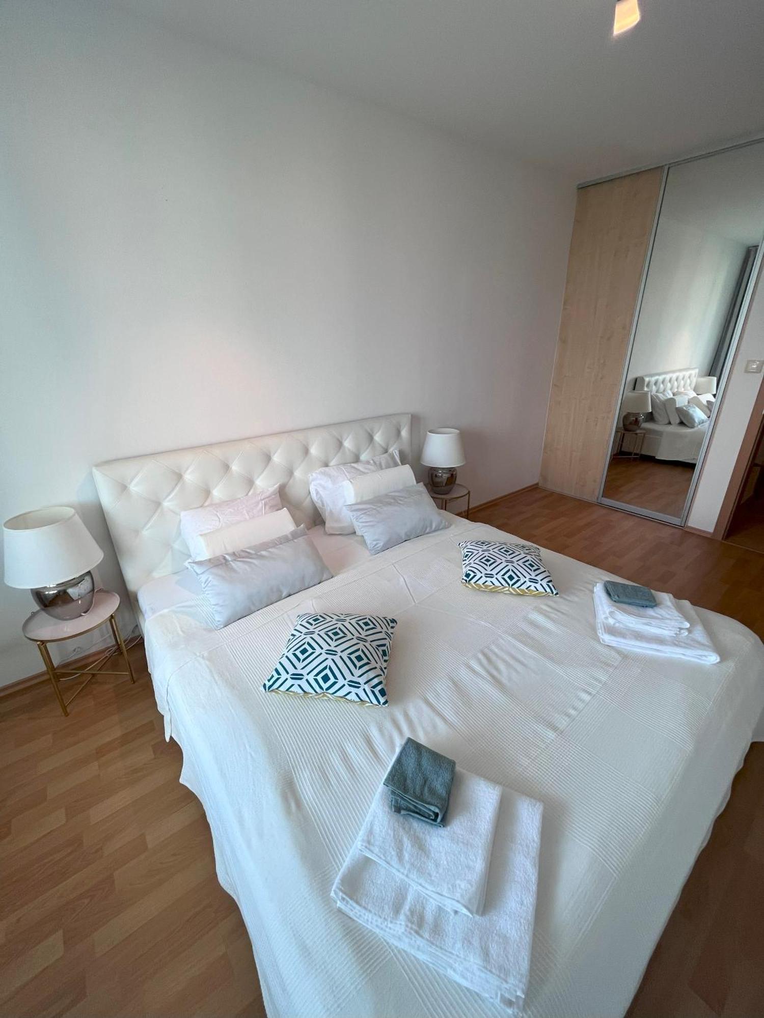 2 Room Apartment With Terrace, New Building, Jegeho Bratislava Luaran gambar